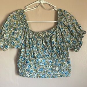 Floral puff sleeve crop top
